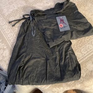 Buskin’s Charcoal Capri Lounging set